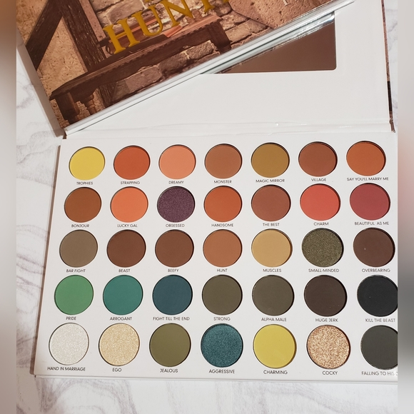 Prolux The Hunter 35 Color Eyeshadow Palette - Picture 2 of 3